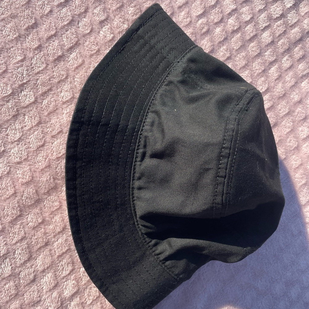 NWOT MARNI
Kids Embellished Bucket Hat in Cotton, in Size 2 or 8-10 years old - Picture 7 of 8
